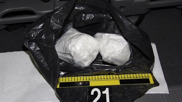 Policie rozbila mezinárodní gang, který pět let zásoboval amfetaminem celé Švédsko. Během razie zadrželi 3,5 tuny drogy (6. července 2016).