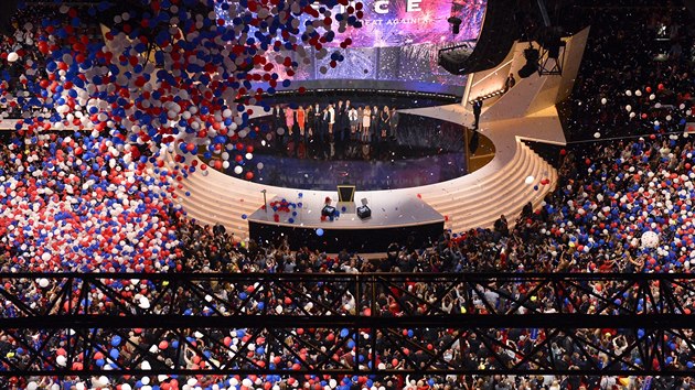 Donald Trump na sjezdu v Clevelandu oficiln pijal republiknskou nominaci na prezidenta USA (22. ervenec 2016)