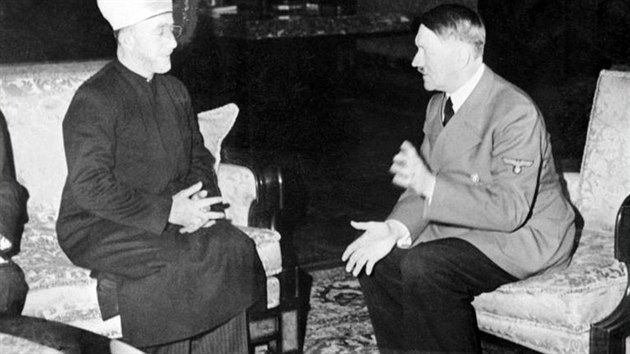 Velký muftí s vůdcem. Jeho Mein Kampf silně propagoval.