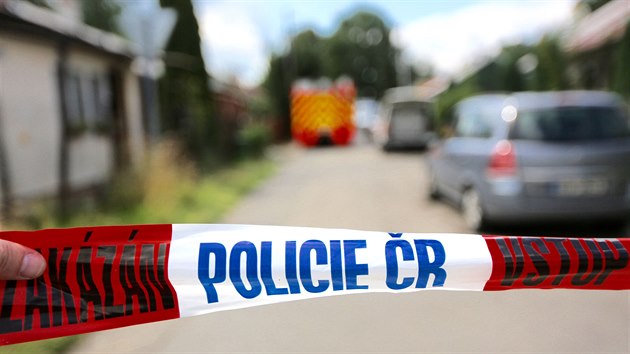 Policisté z Berounska vyšetřují otcovraždu. Rozložené tělo našli díky sousedům