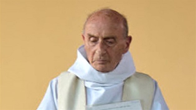 estaosmdestilet knz Jacques Hamel se stal obt islamist ve francouzskm Saint-Etienne-du-Rouvray. (26. ervence 2016)