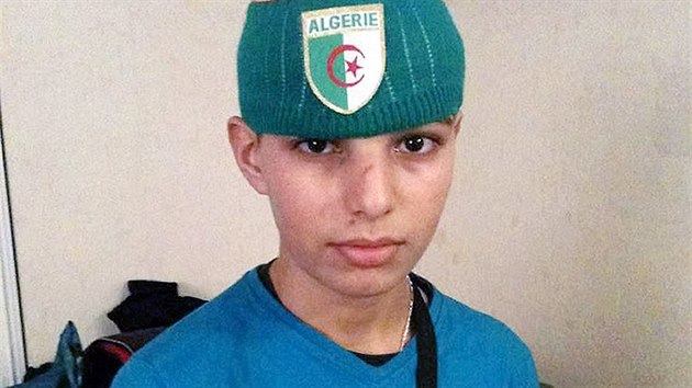 Jednm z islamistickch tonk ve francouzskm Saint-Etienne-du-Rouvray byl devatenctilet Adel Kermiche (na snmku z roku 2011).