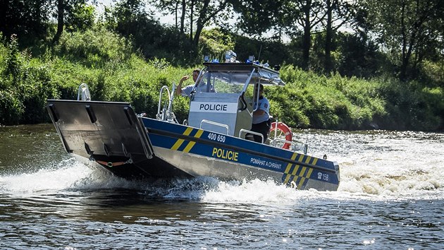 Nový policejní člun jezdí mezi Budějovicemi, Hlubokou a Týnem nad Vltavou.
