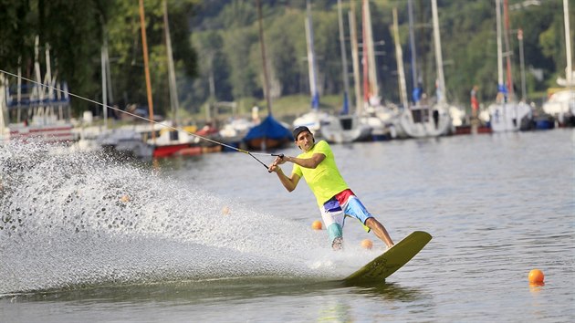 Wakeboarding lze dky vleku Pavla Traly nov provozovat i na Brnnsk pehrad. Za jzdu zaplat zjemci podle toho, jak bude teplota vzduchu.