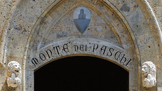 Monte dei Paschi di Siena. Vstupní portál hlavního sídla nejstarší fungující banky světa v toskánské Sieně.