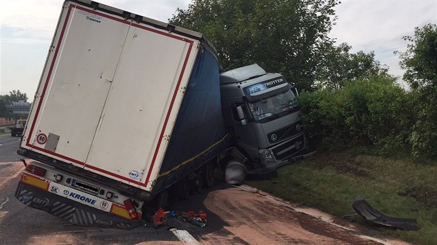 Na 12. kilometru dlnice D1 ve smru na Brno havaroval  kamion (22.7.2016).
