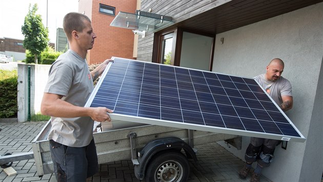 Instalace solrn elektrrny s bateriovm systmem v Hornch Mcholupech v Praze