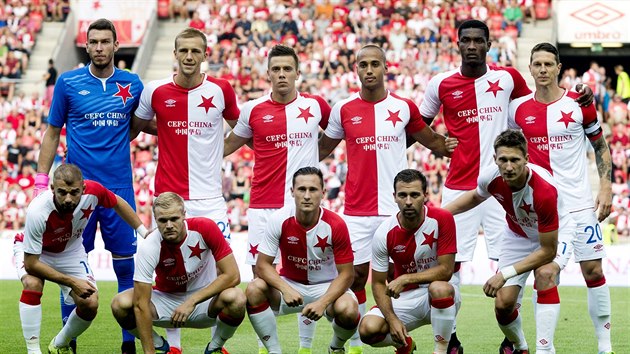 Fotbalist Slavie ped zpasem s Rio Ave.