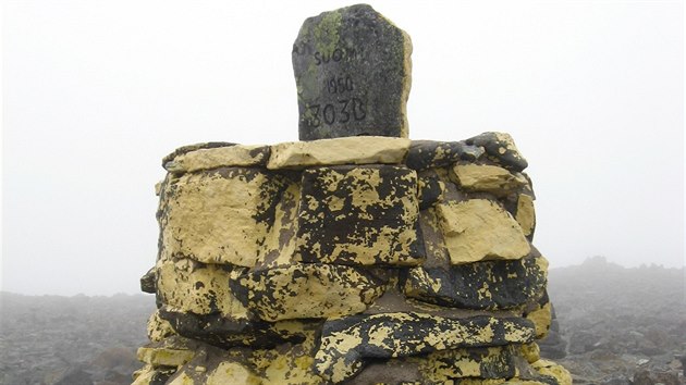 Hraniční kámen 303B na nejvyšším místě Finska na hoře Halti.