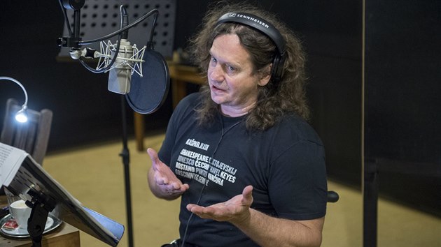 Jan Potm�il p�i nahr�v�n� Poh�dkov� medic�ny