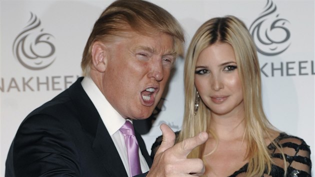 Donald Trump a jeho dcera Ivanka Trumpov (Los Angeles, 23. srpna 2008)
