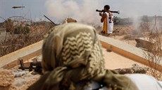 Libyjské jednotky bojující za vládu podporovanou OSN nedaleko Syrty, hlavní...