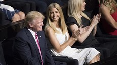 Republikánský kandidát na prezidenta USA Donald Trump a jeho dcera Ivanka na...
