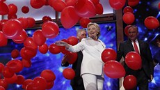 Kandidátka na americkou prezidentku Hillary Clintonová pijala nominaci na...