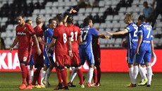 ERVENÁ VE TM Potemnlá scéna na stadionu Admiry Wacker, kdy v závru potetí...