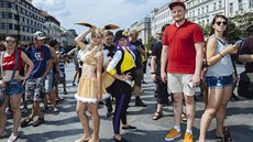 Hrái Pokémon Go se seli na praském Václavském námstí (23. ervence 2016)