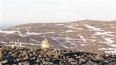 Finská strana hory Halti s hraniním kamenem 303B.