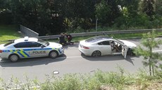 Ostravští policisté naháněli mladíky ujíždějící v luxusním Jaguaru. Dostihli je...