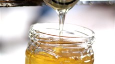 Koncem května lze vytáčet první květový med, poslední vytáčení pak přichází...