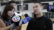 Jeremy Lin je erstvou posilou Brooklynu. O návratu do NY hovoí s novinái.
