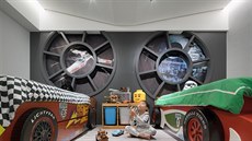 Dětský pokoj vznikl díky inspiraci hvězdnou lodí Millennium Falcon, jednoho z...