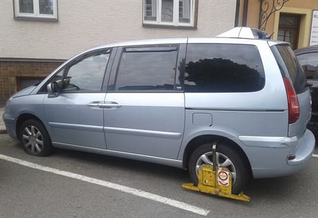 Auto tmavovlasého Slováka se hned tak nerozjede.