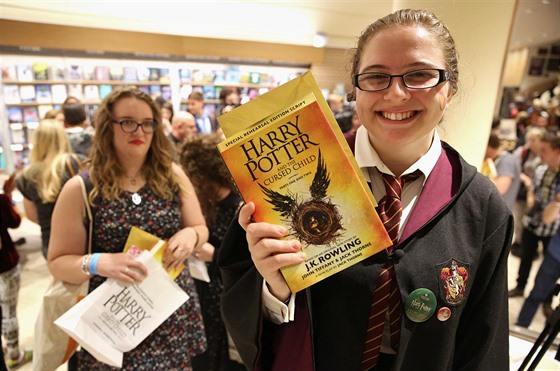 Půlnoční start prodeje knihy Harry Potter and the Cursed Child