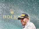 Lewis Hamilton slaví triumf ve Velké cen Nmecka.
