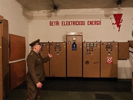 Lid� si v T�e�ti na Jihlavsku prohl�dli tajn� bunkr z doby studen� v�lky...