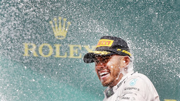 Lewis Hamilton slav triumf ve Velk cen Nmecka.