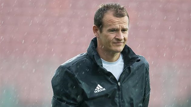 Rozhodčí Pavel Královec zápas Brno vs. Slavia kvůli vytrvalému dešti odložil.