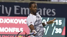 Gael Monfils se soustedí na úder v semifinále turnaje v Torontu.