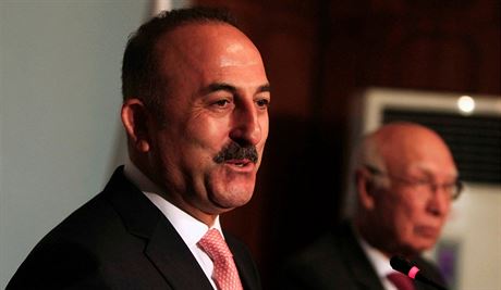 Turecký ministr zahranií Mevlüt Çavuoglu