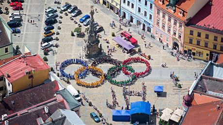 Nadenci v Jindichov Hradci podpoili ivými kruhy i eské sportovce...