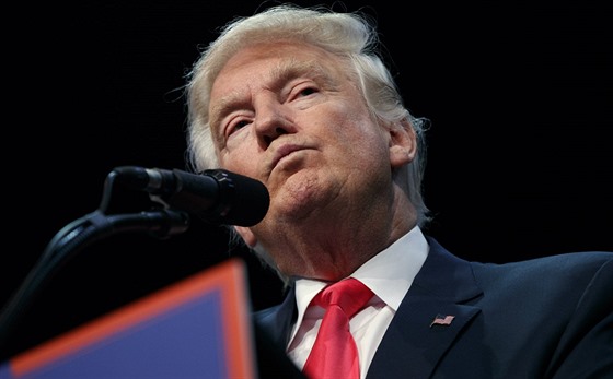 Donald Trump řeční na předvolebním mítinku na Floridě (3. srpna 2016)