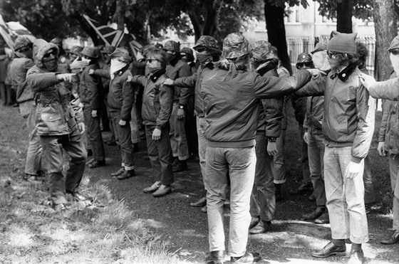 Výcvik písluník Sdruení na obranu Ulsteru (25. ervna 1972)