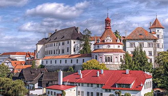 Do Jindichova Hradce vás zveme na festival pouliních umlc a straidelné...