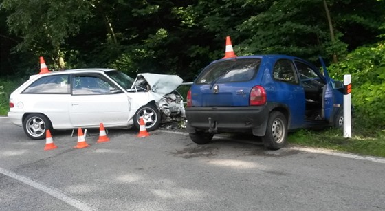 U Libínského Sedla na Prachaticku se srazily Opel Corsa a Opel Astra. idi...