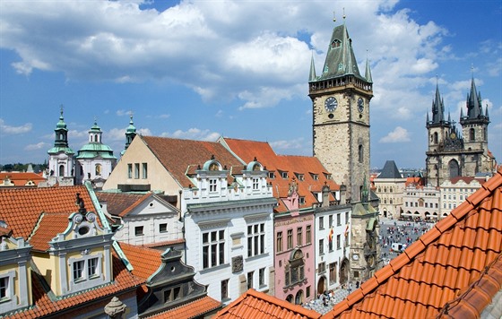 Centrem Starého Města je Staroměstské náměstí s radnicí a Pražským orlojem.