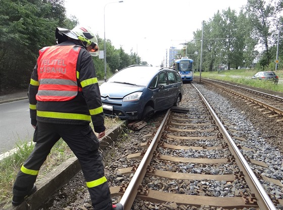 idika na ticet minut zastavila tramvajovou dopravu v ásti Ostravy.