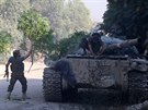 Tank syrských povstalců jihozápadně od Aleppa (2. srpna 2016)