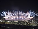 Nad stadionem Maracaná byl odpálen ohostroj, slavnostní zahájení olympijských...