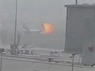 Fotografie z videa, které zachytilo nehodu letounu spolenosti Emirates na...