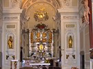 Stíbrný tepaný oltá v bazilice na Svaté Hoe