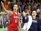 Americké basketbalistky Brittney Grinerová (vlevo) a Diana Taurasivová...