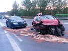 Nedlní veerní nehoda tí aut u Borku na Budjovicku.