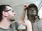 Výtvarník Adam Krhánek modeluje sochy v poítai, pak je tiskne na 3D...