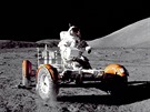 Elektromobil Rover poprvé v akci na Měsíci.