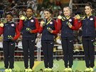 Americké gymnastky obhájily zlato z Londýna v souti drustev. Úpln vlevo...