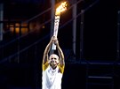 Vanderlei de Lima zažehl olympijský oheň v Riu, na snímku s pochodní